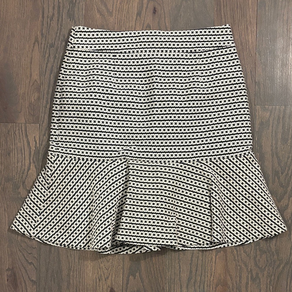 Banana Republic Lined Black and White Patterned Skirt, Size 2 - New With Tag!